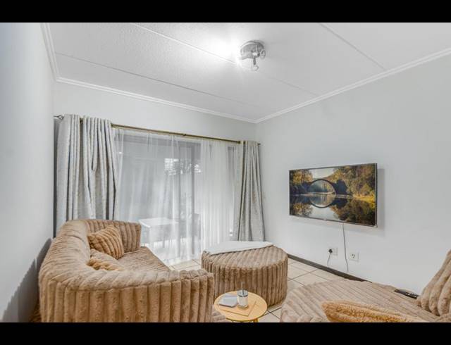 1 BEDROOM APARTMENT FOR SALE IN BRYANSTON